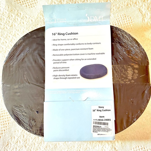 16" Ring Donut Cushion 16" x 13" x 3" - Picture 2 of 8